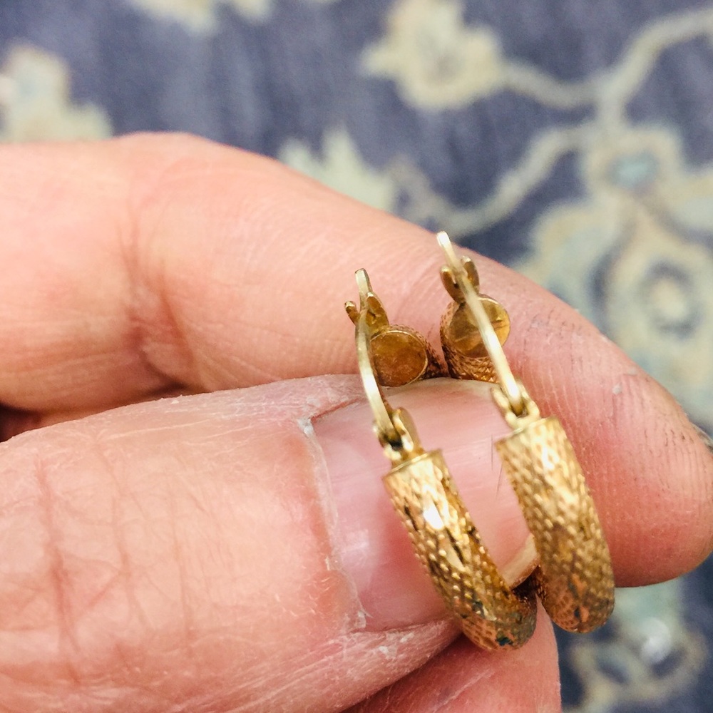 14k Diamond cut Hoop Earrings - Picture 6 of 7